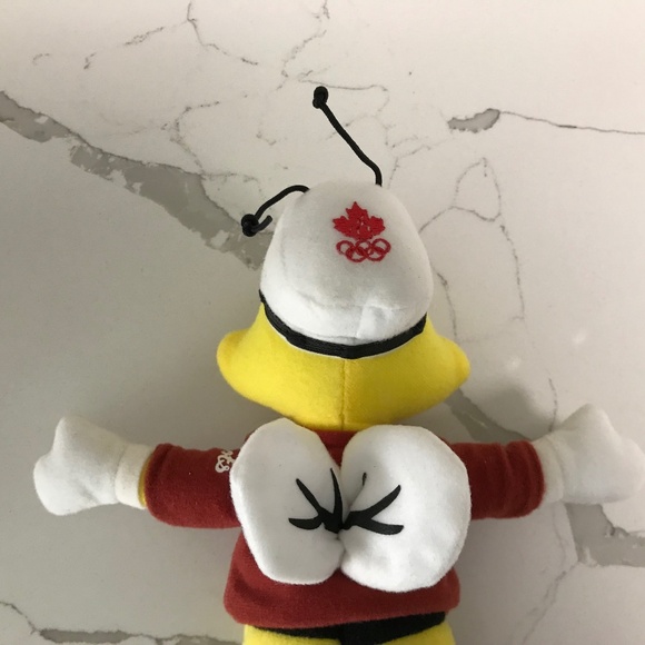 Vintage Honey Nut Cheerios Snowboarding Bee Doll Roots Canadian Olympics - Picture 4 of 10
